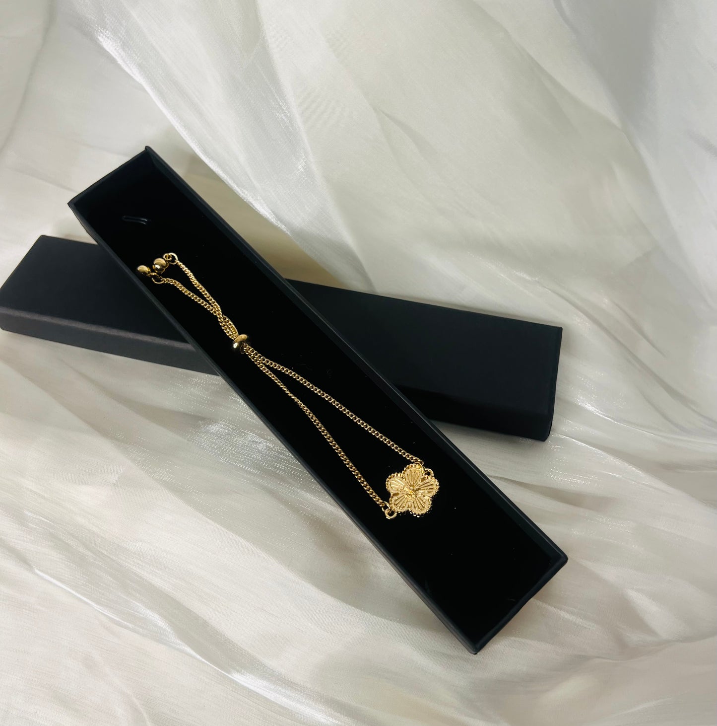 Delicate Clover Bracelet