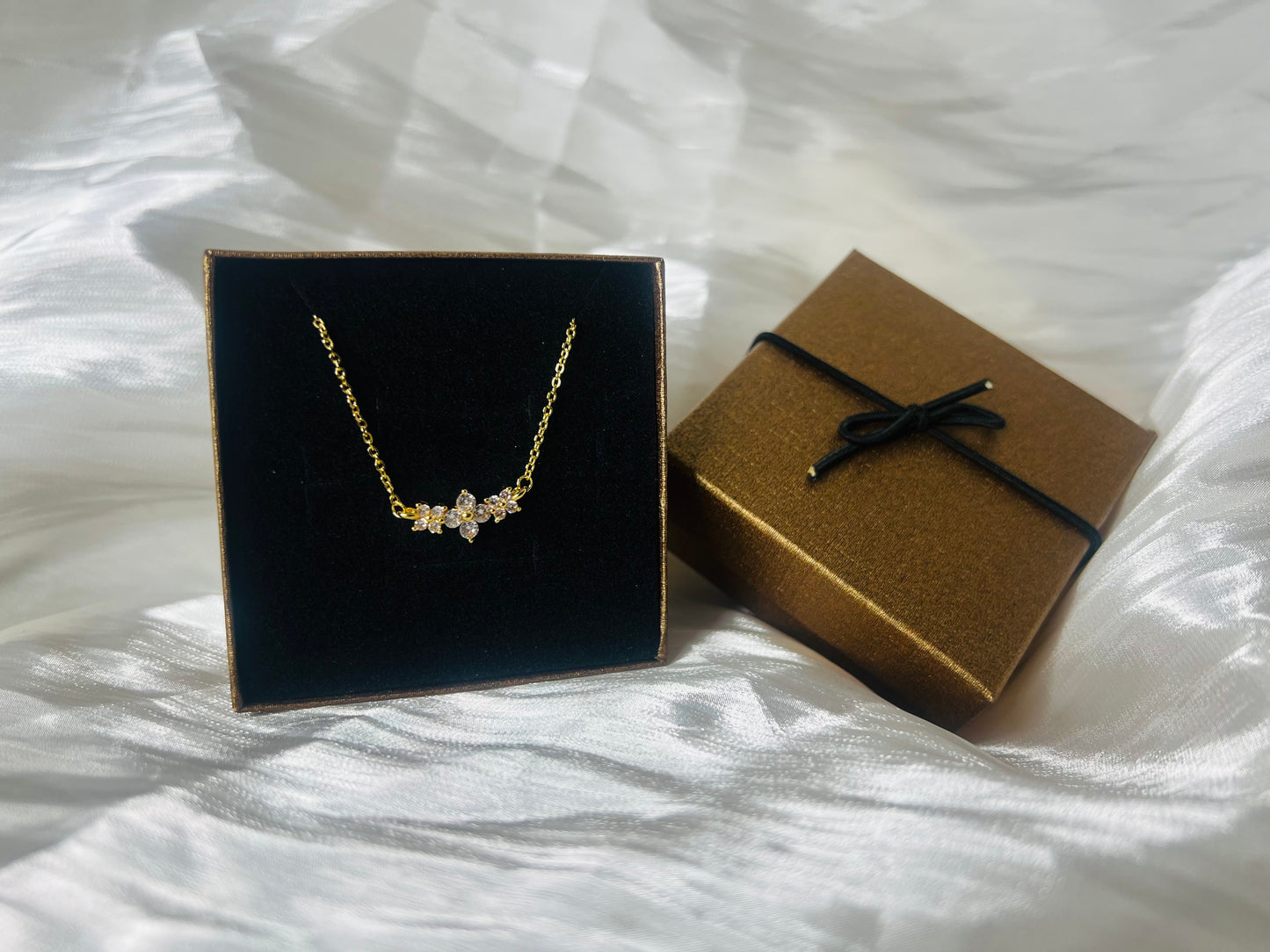 Tres Flores Necklace